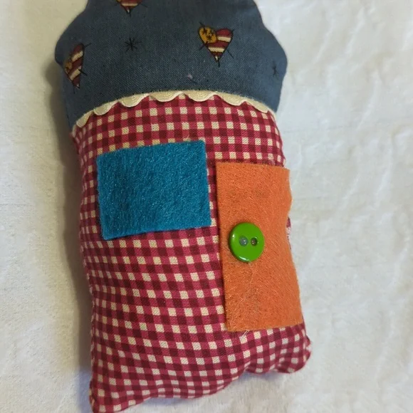 Hand Crafted House Ornament for a Christmas decoration - Picture 2 of 4